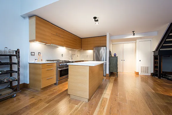 Sold by Brick&Mortar | media 31