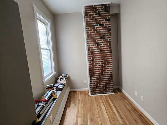 5th image of 110 Branch St Unit 1
