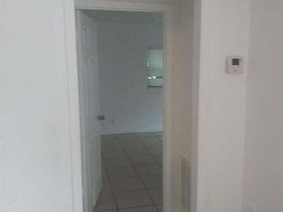 4th image of 1001 S E St #2