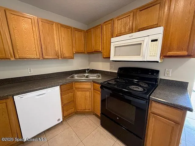 660 Minnie St — Photo 3