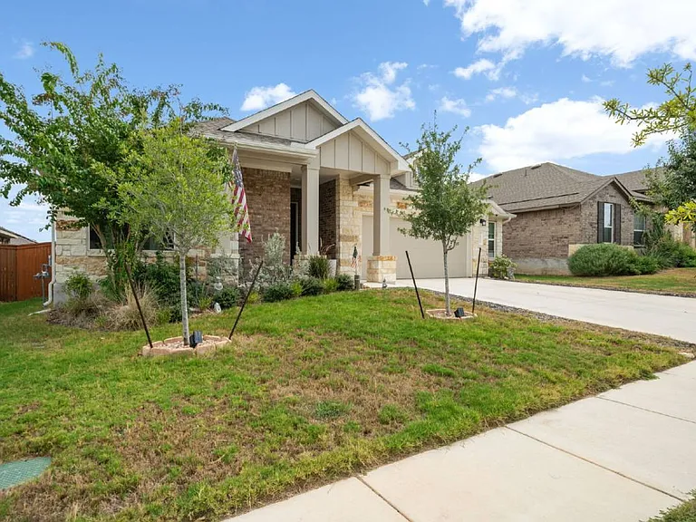 2227 Quince Ave — Photo 3