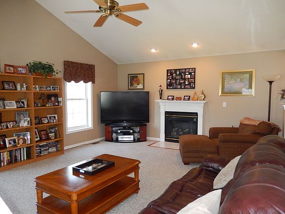 Family Room w/Fireplace