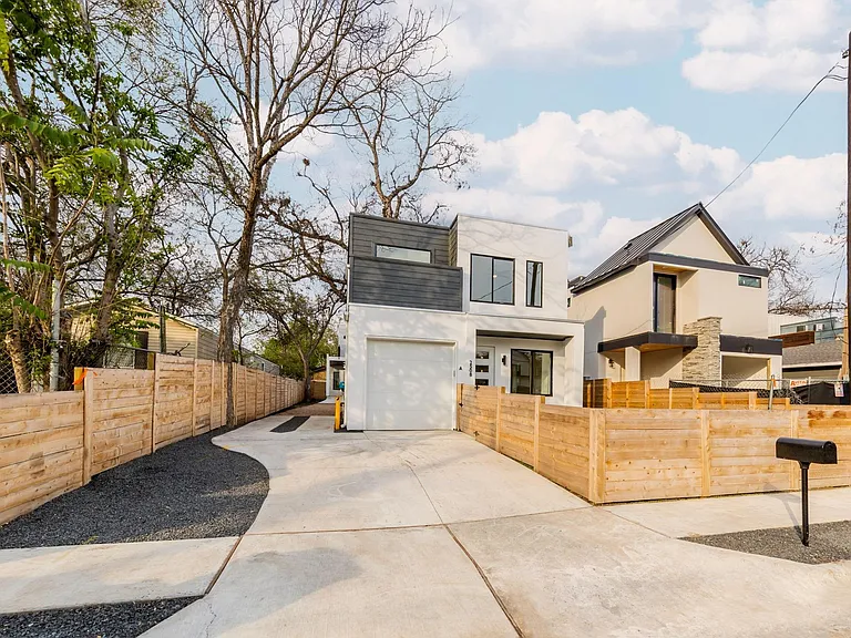 2508 E 4th St #A — Photo 6