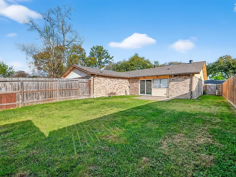 14034 Lourdes Dr — Photo 31