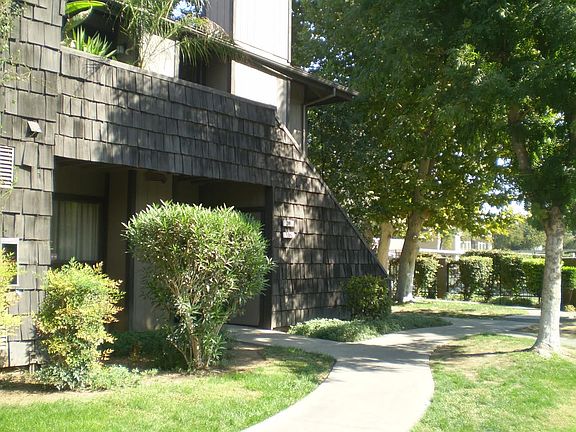 3rd image of 1190 S Winery Ave Unit 101