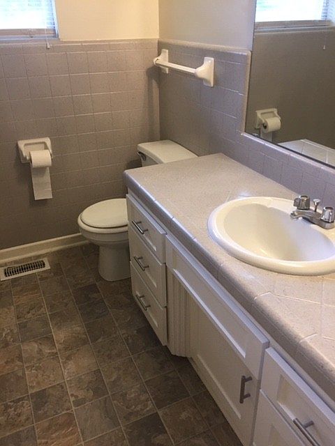 1st image of 208 Windmill Dr #B