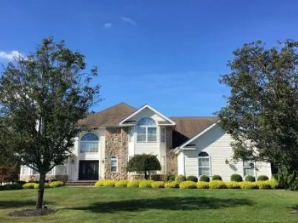 22 Redwood Ln, Miller Place, NY 11764