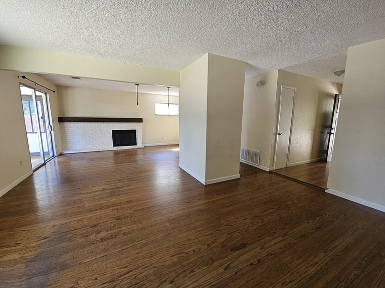 1818 Magnolia Pl — Photo 5