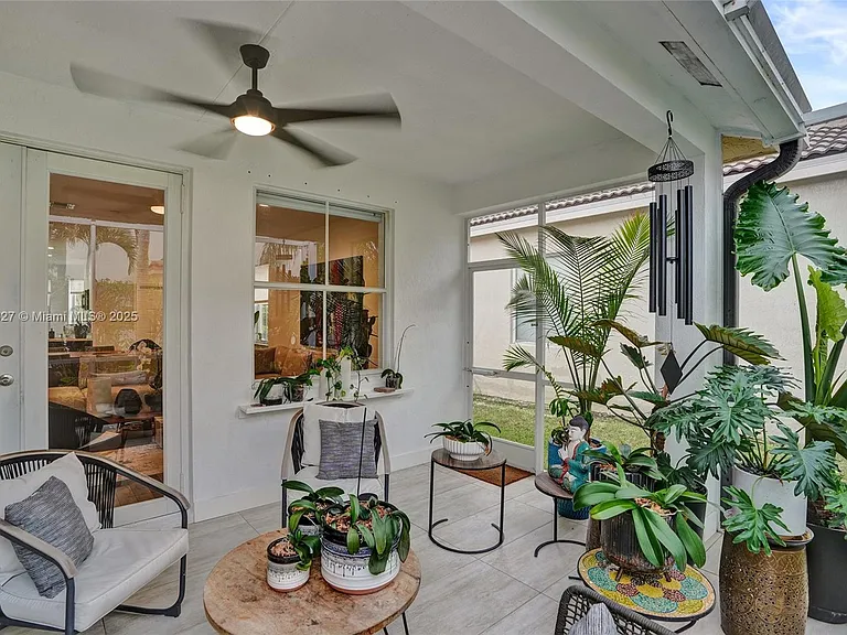 1725 Winterberry Ln — Photo 46