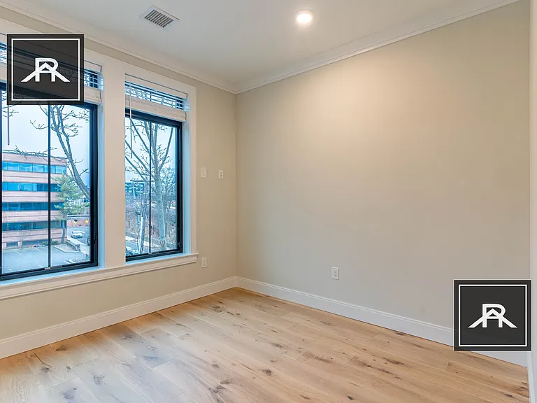 159 Everett St #301 — Photo 7