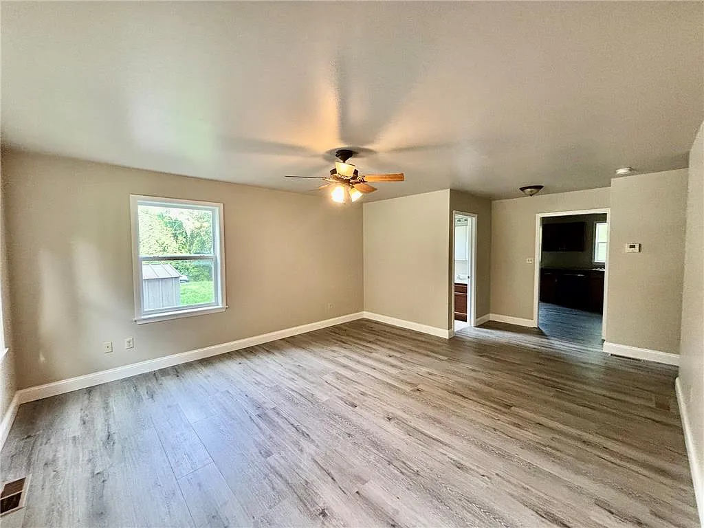 3 bed, 1.5 bath, 1700 sqft, $2,200 — Photo 4