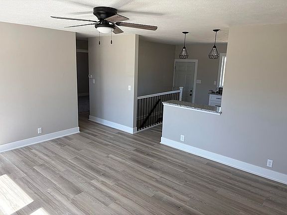 5th image of 1736 Sunny Hill Rd