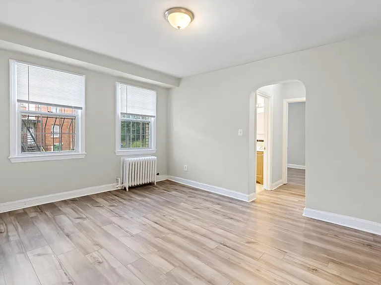 219 Oakwood St SE #303 — Photo 4