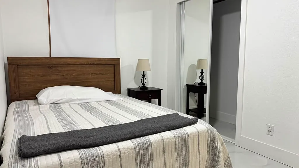 2 bed, 950 sqft, $2,000 — Photo 4