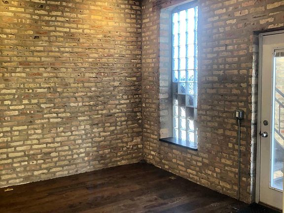 4th image of 1432 N Elk Grove Ave APT 2R