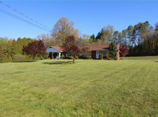 4 Lilac Rd, New Castle, PA 16105