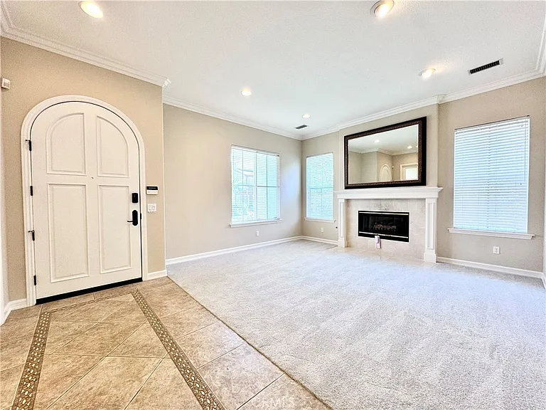17 Pamela Way — Photo 4