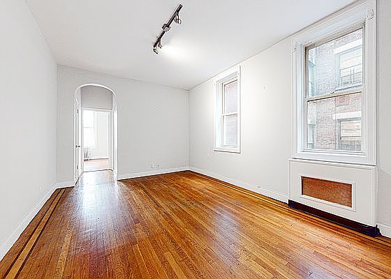 3rd image of 220 W 107th St APT 4G