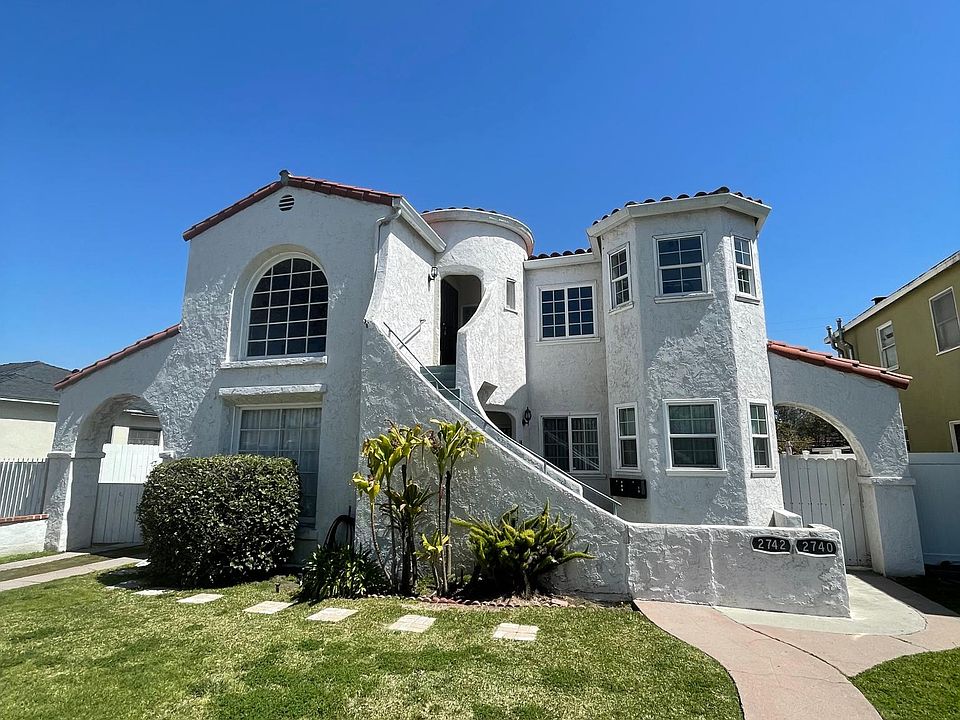 1st image of 2742 Magnolia Ave