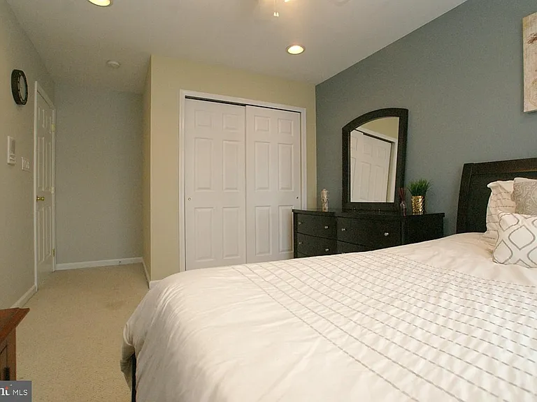 33 Farmington Ct — Photo 21