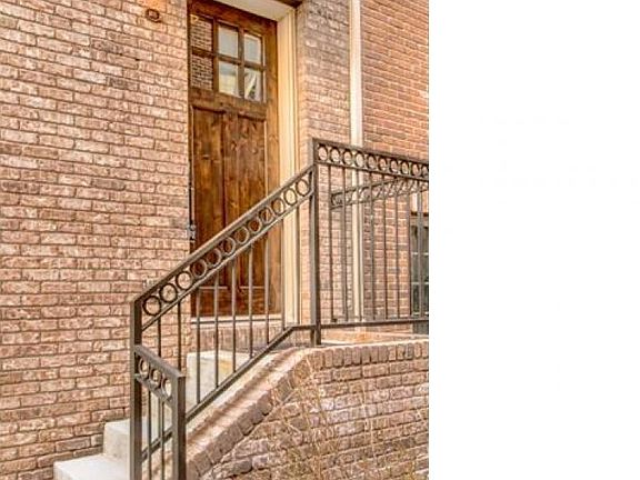 3rd image of 936 S Pearl St #103