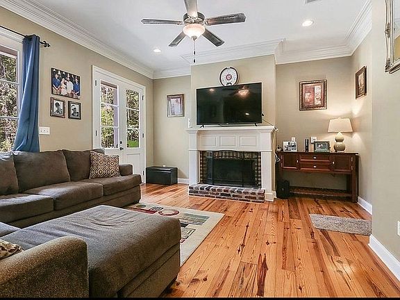 4th image of 9904 Belle Dr
