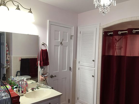 First bathroom with double sinks - Jack and Jill