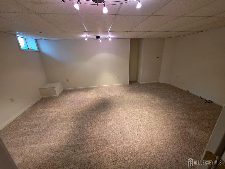 1301 Dahlia Cir — Photo 24