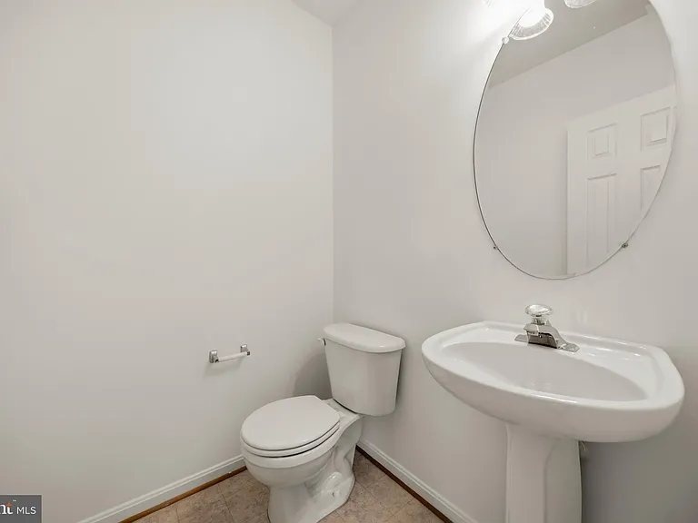 25251 Dunvegan Sq — Photo 9