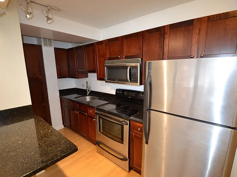 4180 Marine Terrace Apartments — Photo 60