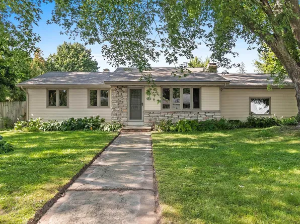 2272 Balsam Way, Green Bay, WI 54313