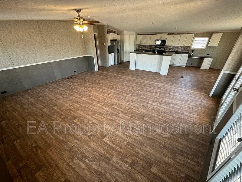 3 bed, 2.0 bath, 1700 sqft, $1,795 — Photo 4