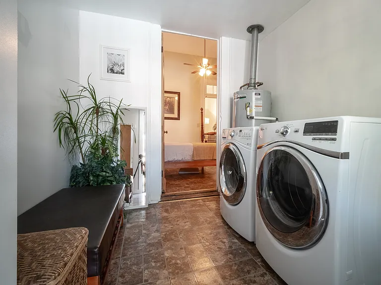2511 Dauphine St — Photo 9