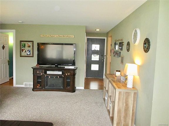 3rd image of 243 Evergreen Dr