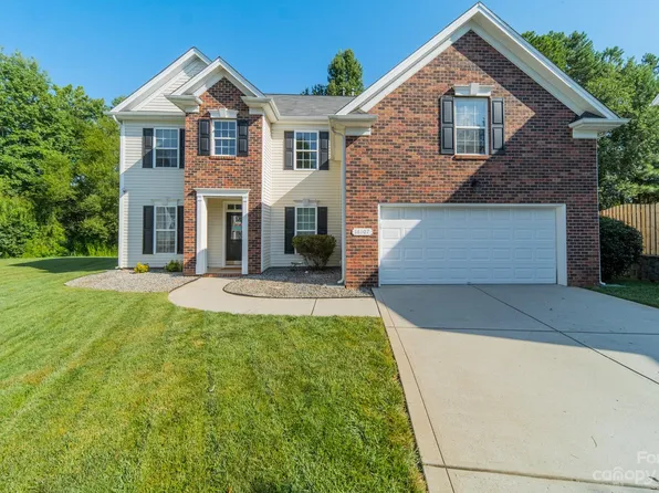 16107 Cloverleaf Ct, Charlotte, NC 28277