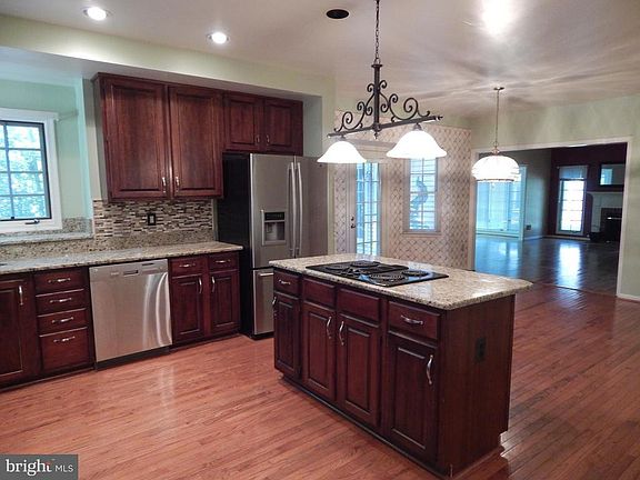 Updated Cabinets, Granite, S-Steel DW and Fridge