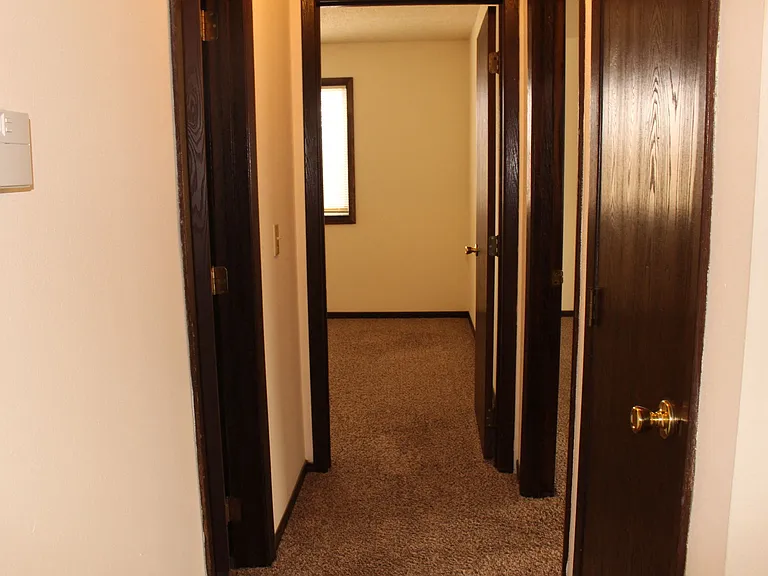 Windsor Crest Apartments — Photo 74