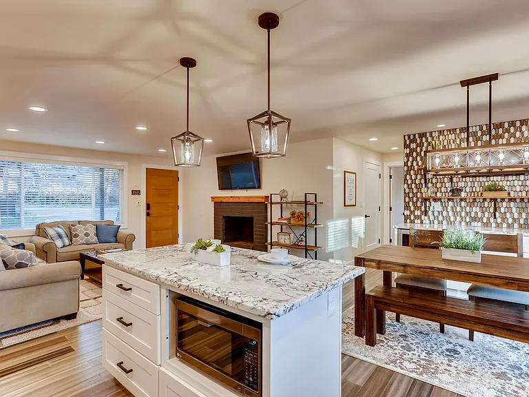 Beautiful stunning open area to gather with your guests