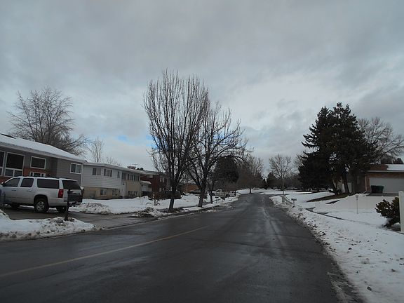 5th image of 820 E Harwood Ln