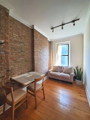 Rented by Compass | media 18