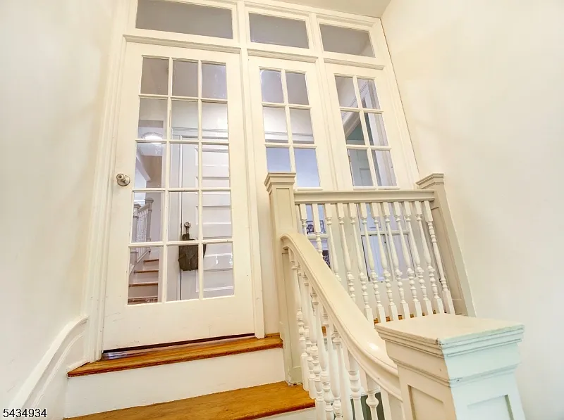 3 bed, 2.0 bath, $3,800 — Photo 3