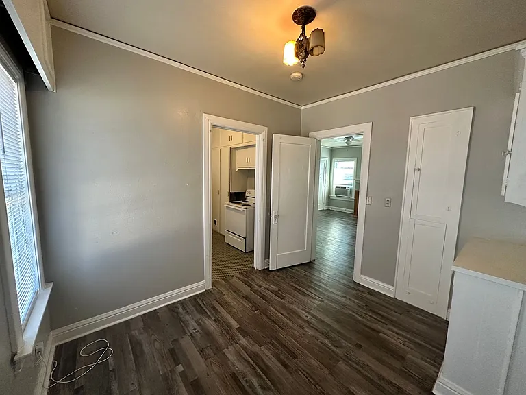 216 W Oak Ave — Photo 9