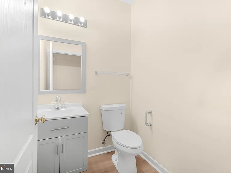 43729 Stoke Chapel Ter — Photo 10
