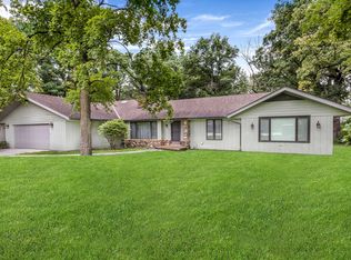 402 Luthin Rd, Oak Brook, IL 60523