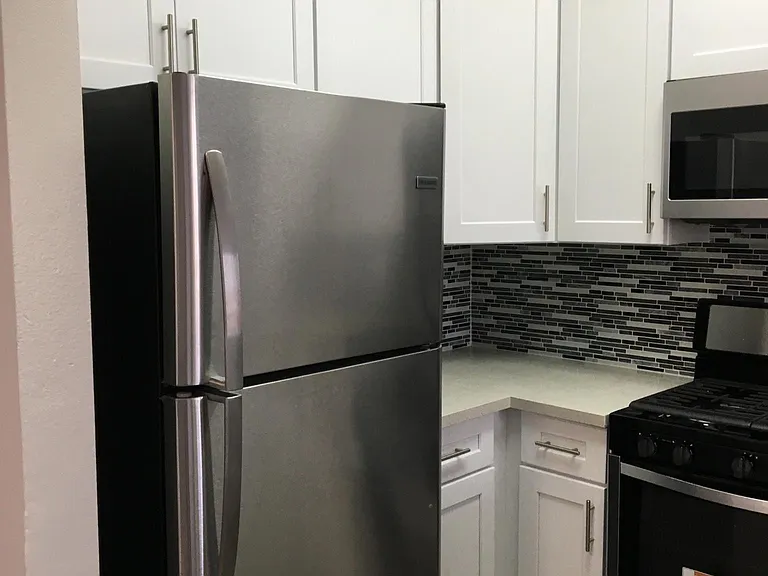 Catalina Apartments — Photo 31