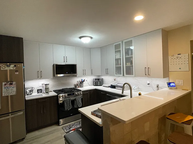 241 Larchwood Ct — Photo 2