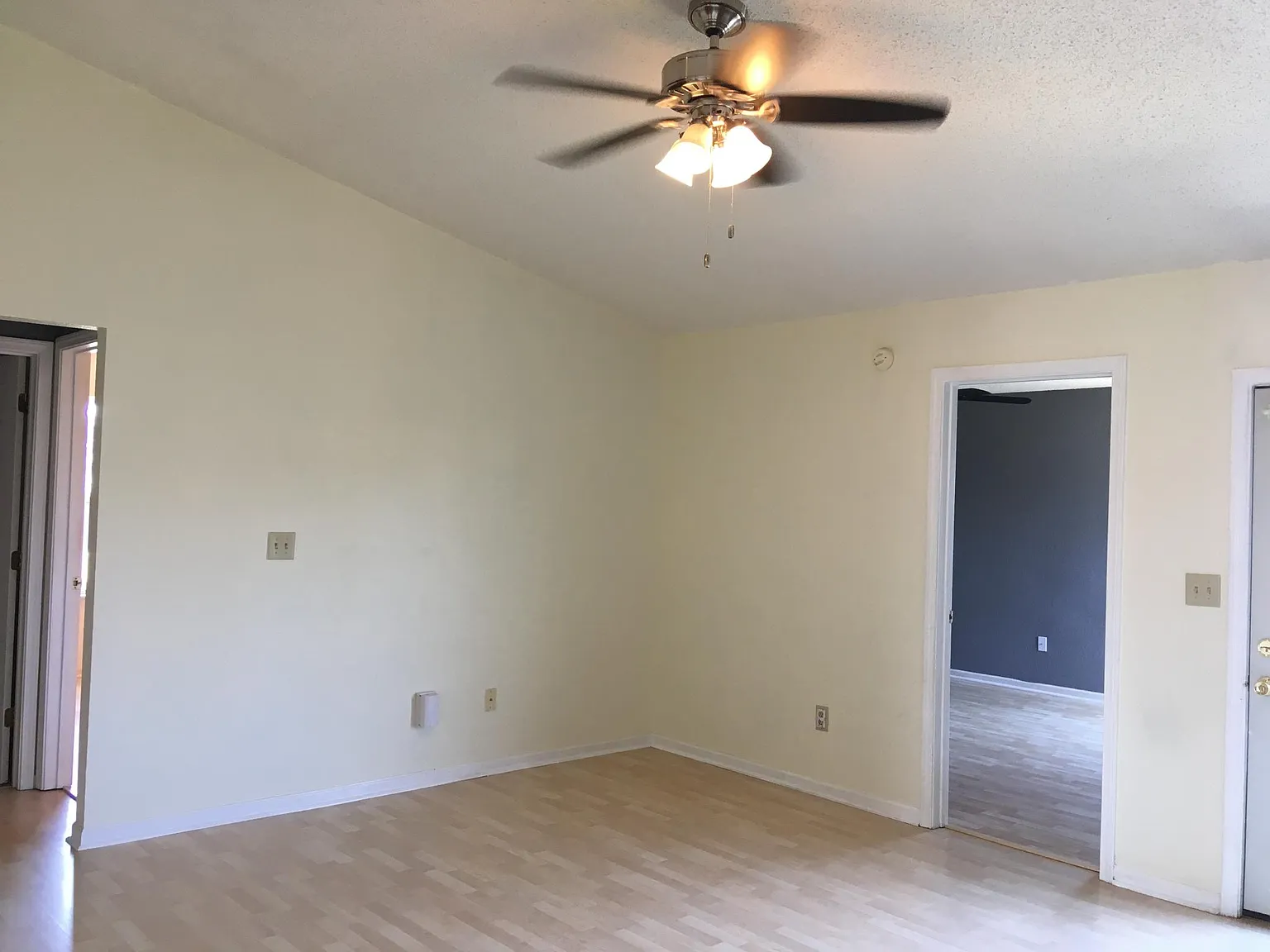 3 bed, 1207 sqft, $1,850 — Photo 3