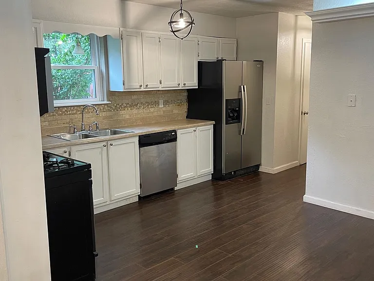 640 Reynolds Rd — Photo 5