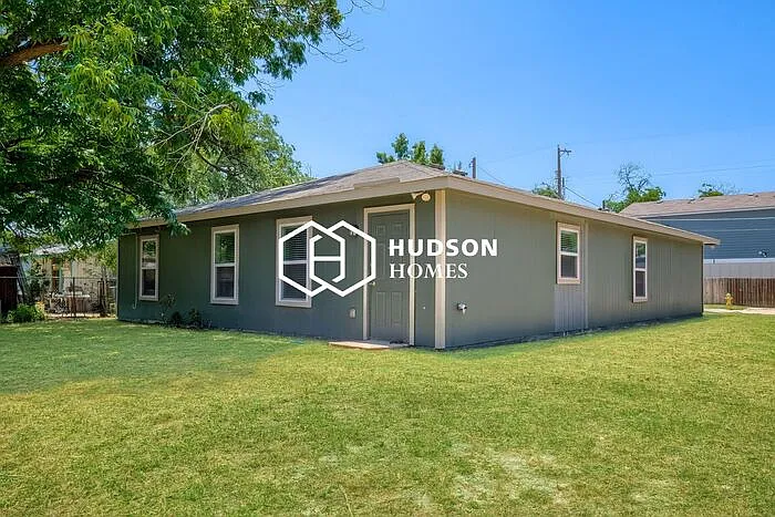 204 Coronado Ave — Photo 12