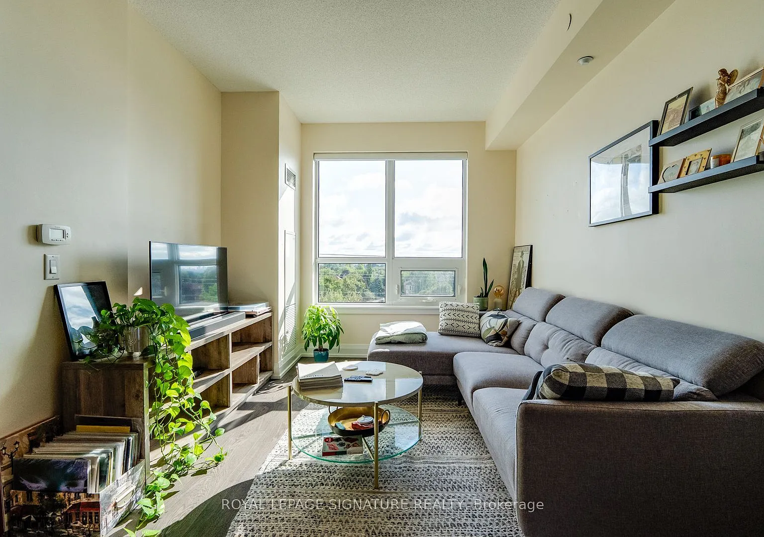 Legacy Park Condos — Photo 1